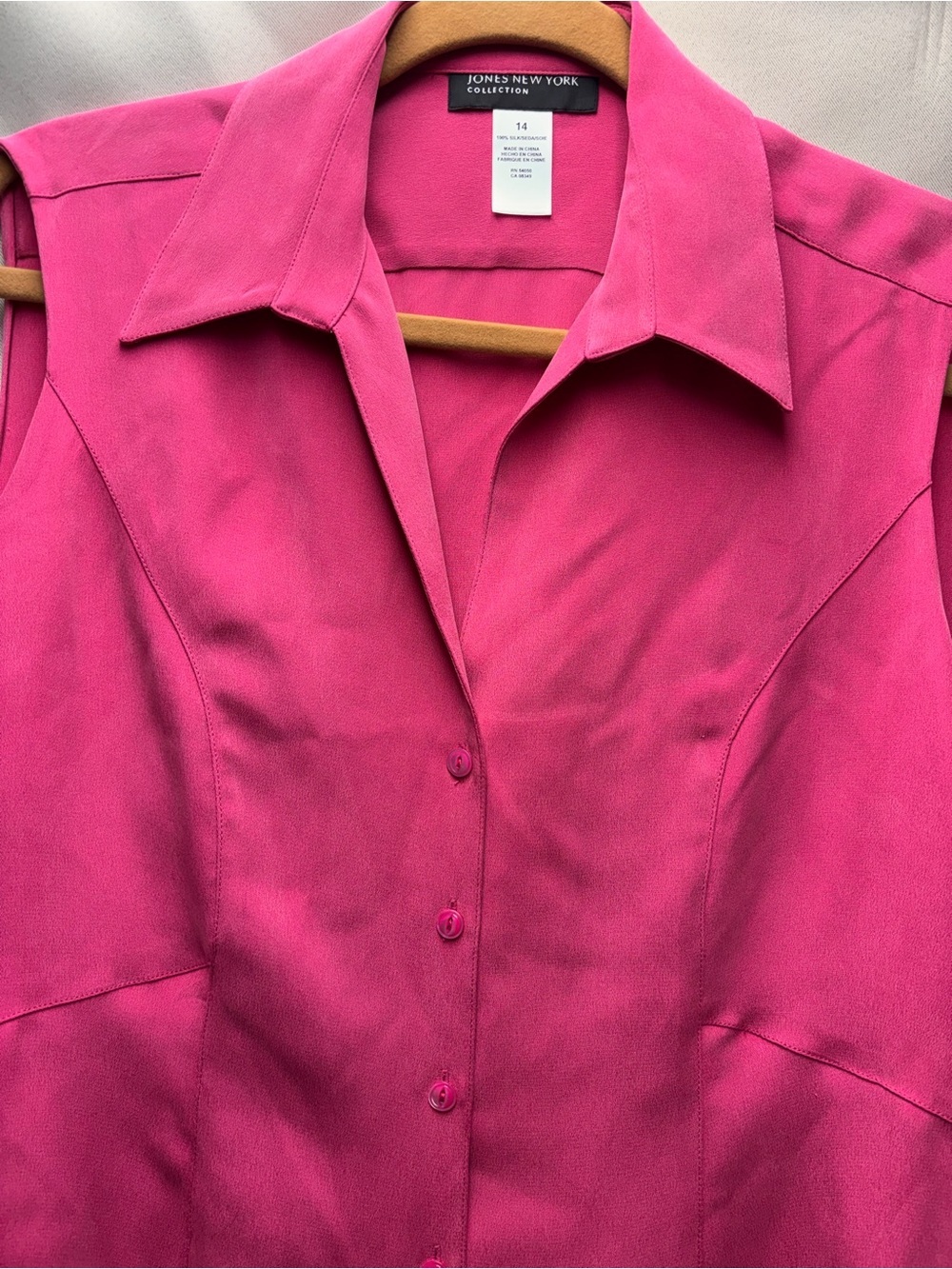 Jones NY NWT 100% Silk Fuschia Sleeveless button down Top Size 14 - Picture 3 of 6